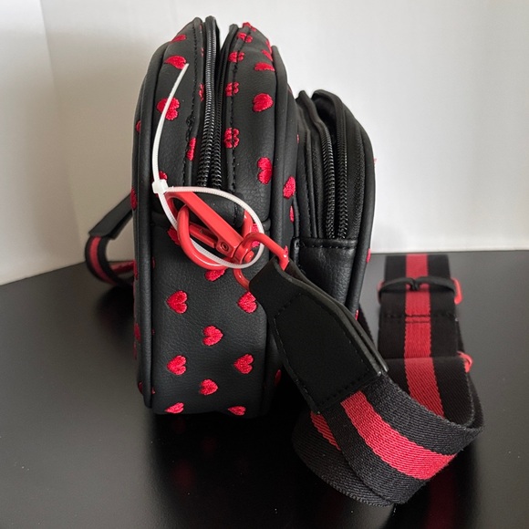 ☀️Betsey Johnson Black and Red Heart Crossbody Bag - Picture 8 of 10